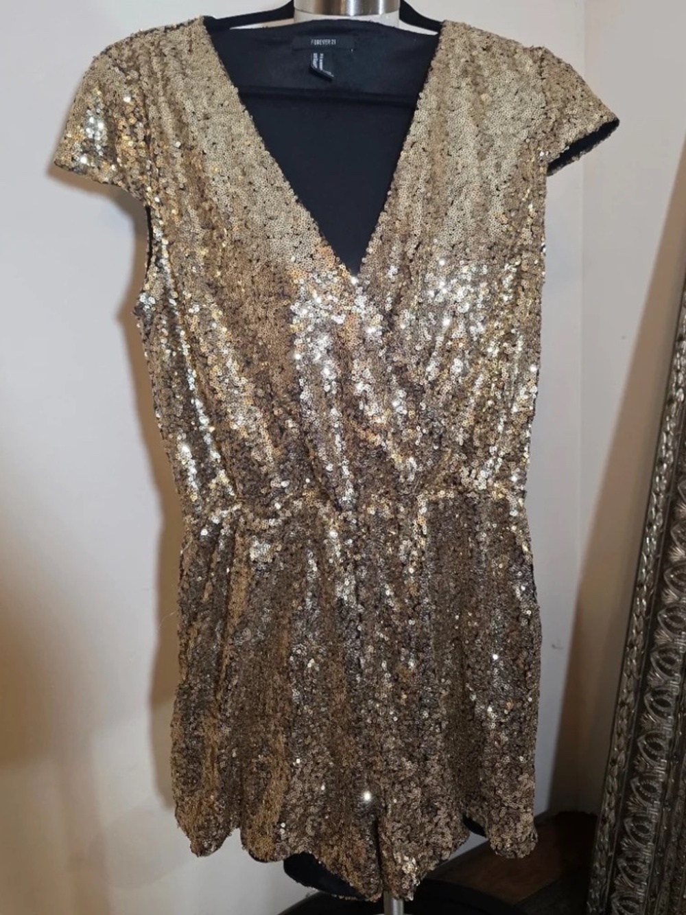 Forever 21 Size Medium M Gold Sequin Embellished Romper lot6479